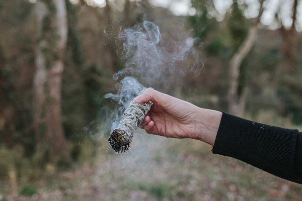 Comment faire un rituel de purification à la sauge ?